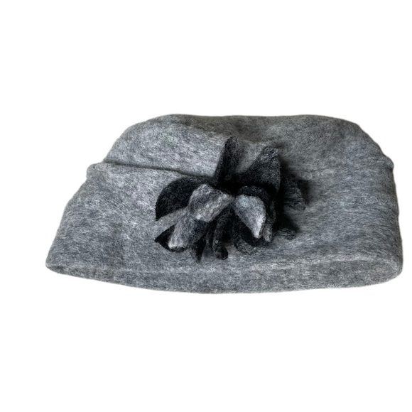 LAFENICE Venice Italy Women’s Wool Hat Flower Detail Gray main image 5
